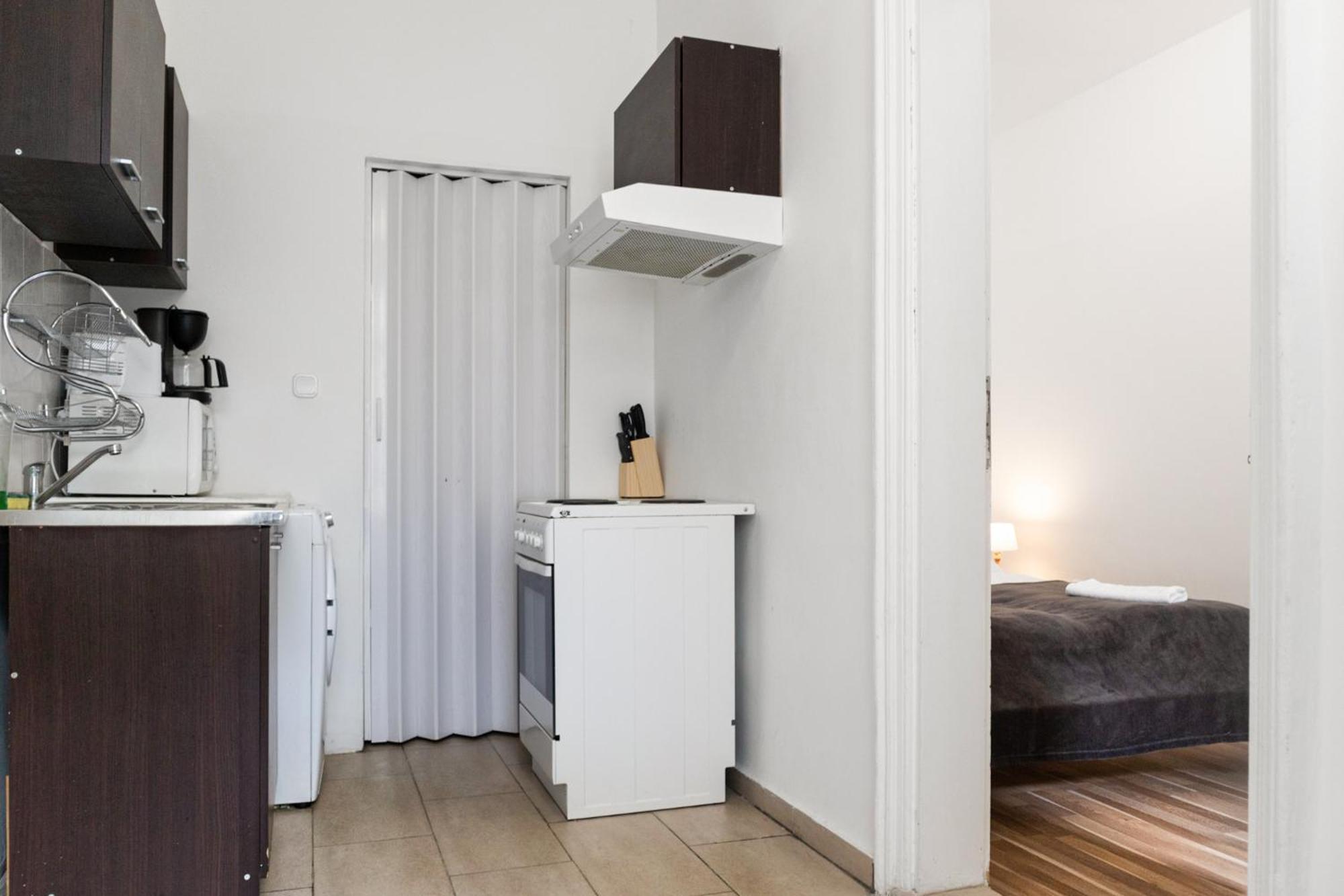 Budget Apartments Well Connected To The Whole City Вена Экстерьер фото