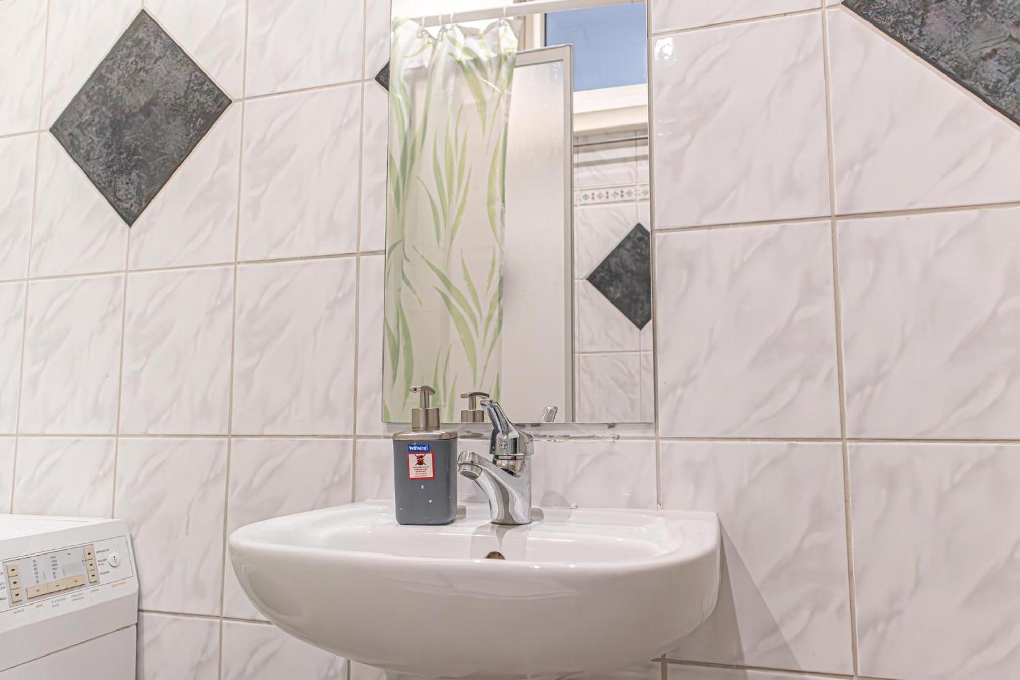 Budget Apartments Well Connected To The Whole City Вена Экстерьер фото