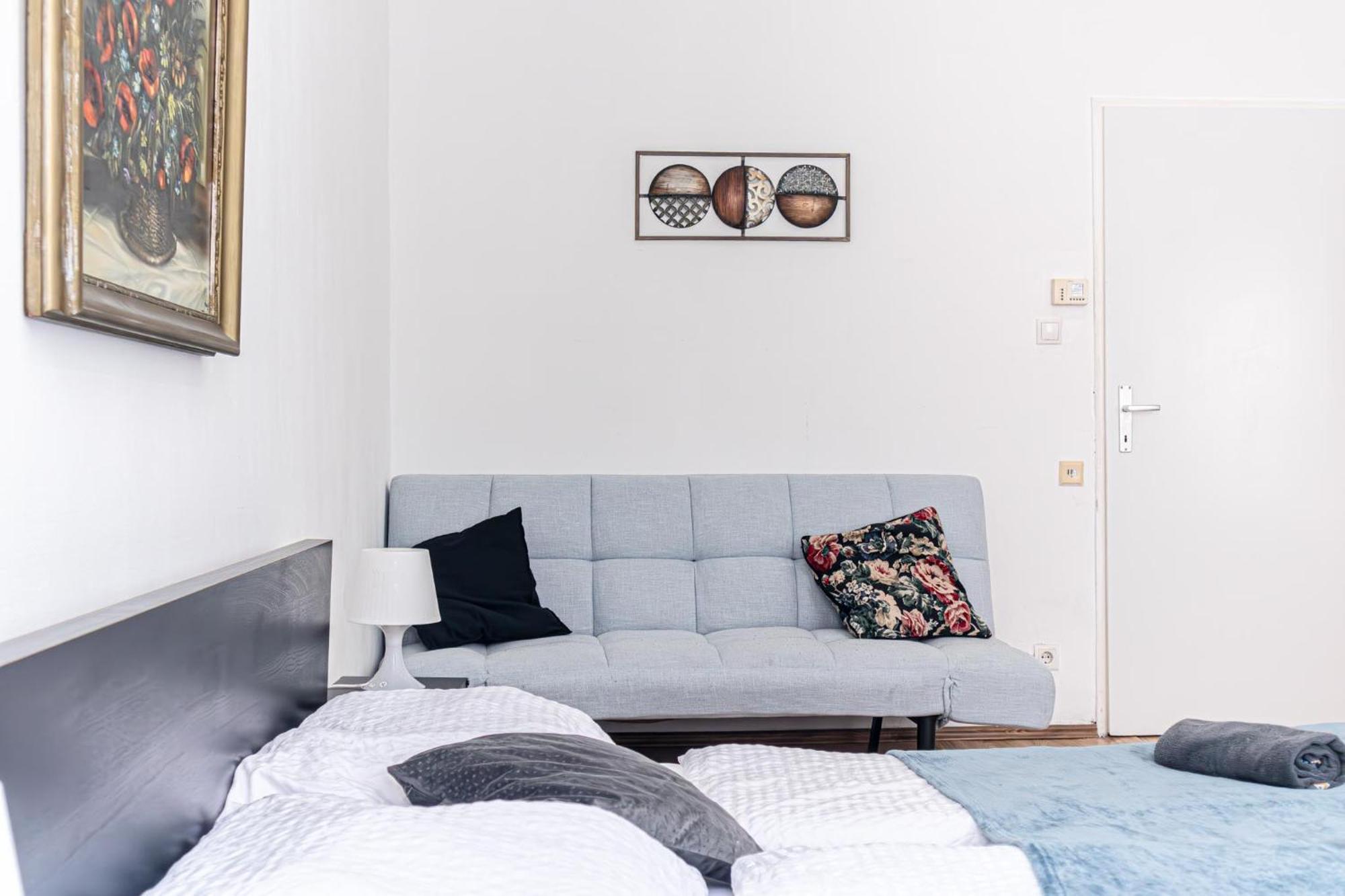 Budget Apartments Well Connected To The Whole City Вена Экстерьер фото